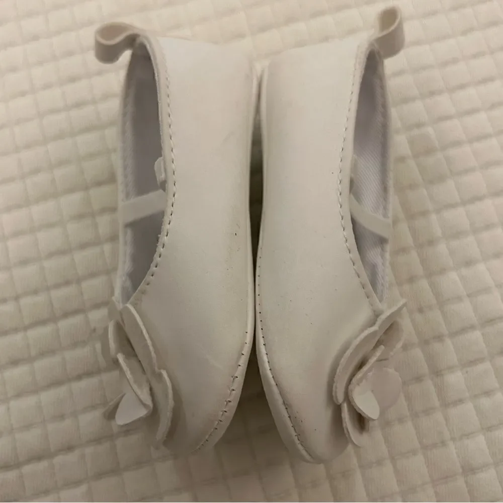 Carters 3-6 mo the all white with flower on toe baby girls crib shoes EUC